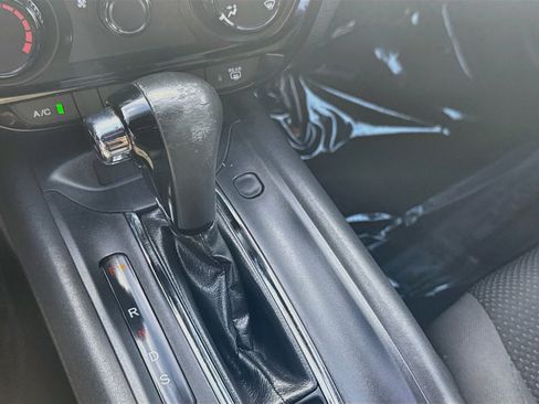 Used 2021 Honda HR-V Sport image 12