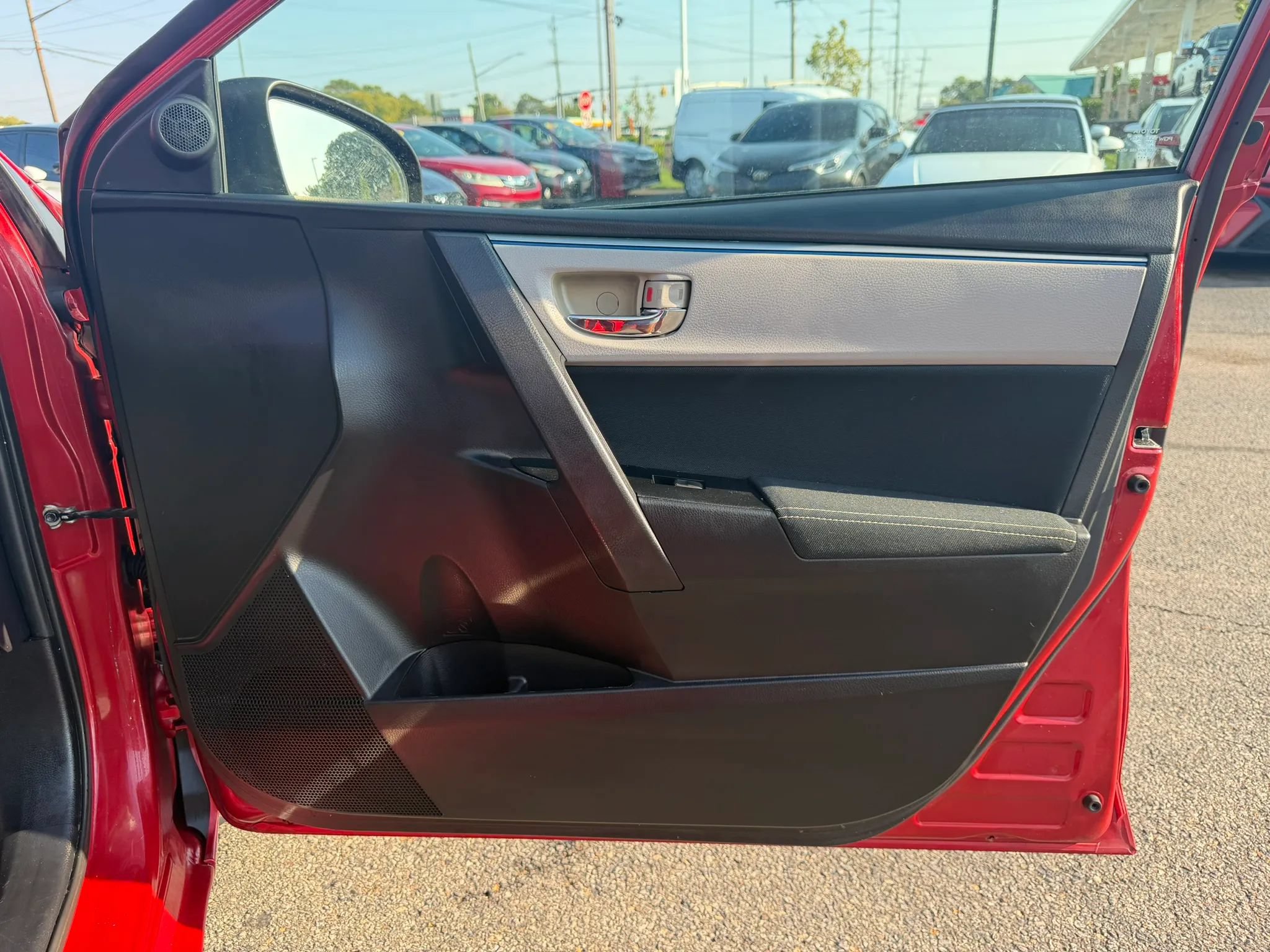 Used 2015 Toyota Corolla LE FWD image 24
