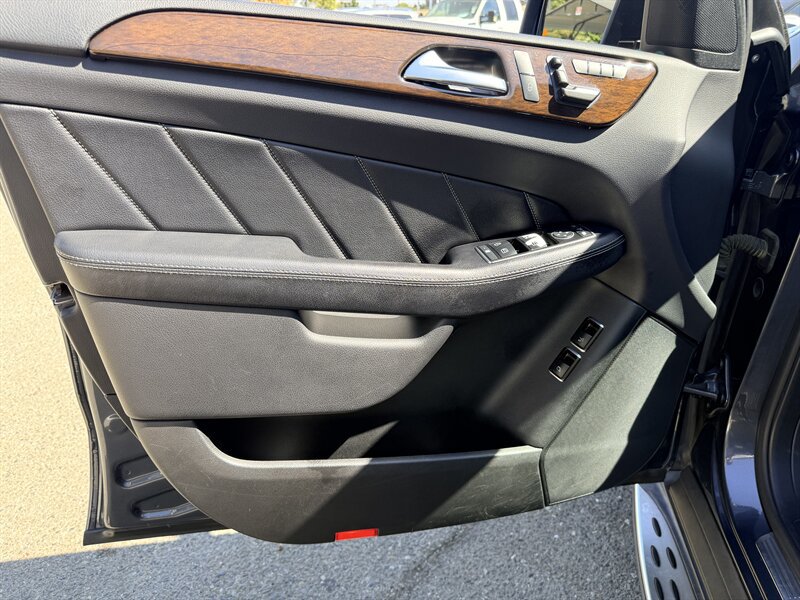 Used 2015 Mercedes-Benz GL 450 4MATIC image 21