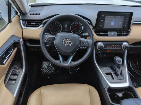 Used 2019 Toyota RAV4 XLE Premium FWD image 16