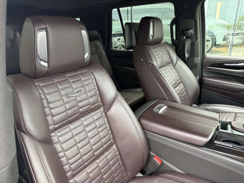 Used 2021 Cadillac Escalade Sport Platinum AWD/4WD image 19