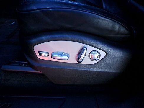 Used 2018 Porsche Macan image 37