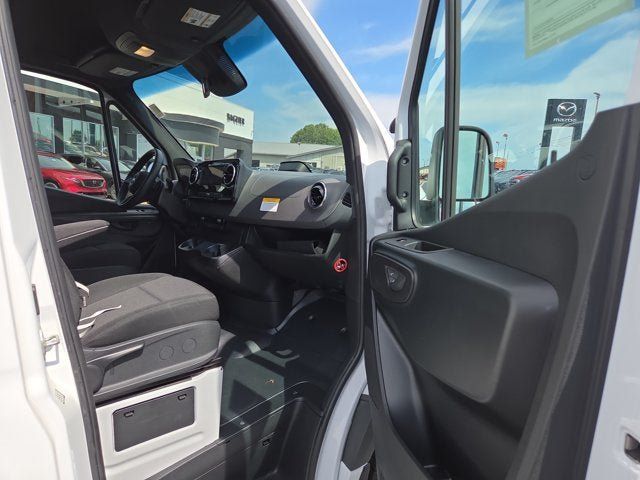 Used 2025 Mercedes-Benz Sprinter 2500 image 13