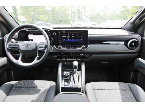 Used 2024 Chevrolet Colorado Z71 w/ Z71 Convenience Package 2 AWD/4WD image 7