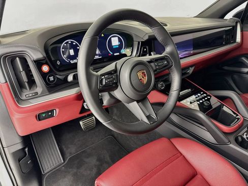 Certified 2026 Porsche Cayenne S AWD/4WD image 4