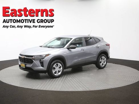 Used 2024 Chevrolet Trax LS FWD image 55