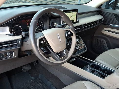 Used 2022 Lincoln Corsair AWD w/ Premium Package image 4