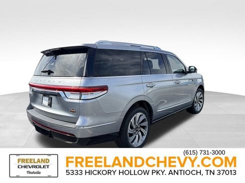 Used 2023 Lincoln Navigator Reserve AWD/4WD image 2