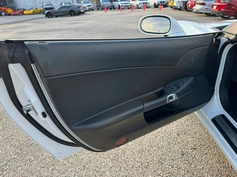 Used 2007 Chevrolet Corvette Convertible RWD image 17