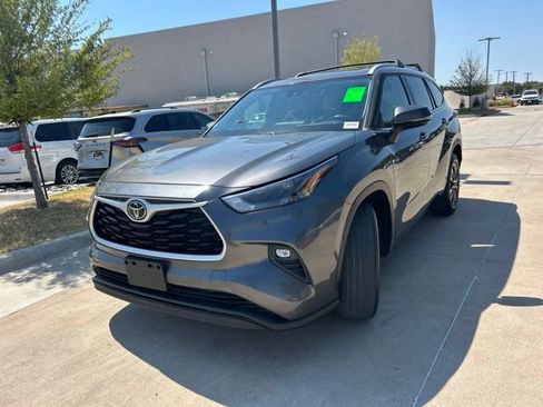 Used 2022 Toyota Highlander XLE FWD image 7