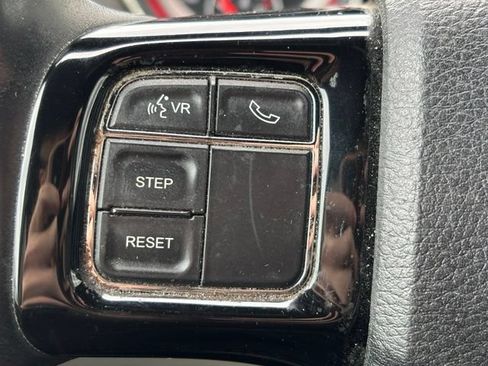 Used 2016 Dodge Grand Caravan SXT FWD image 8