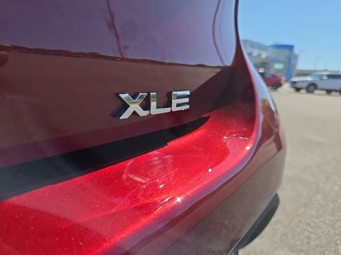 Used 2020 Toyota Highlander XLE FWD image 29