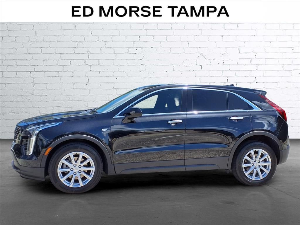 Used 2023 Cadillac XT4 Luxury w/ Cold Weather Package FWD image 2