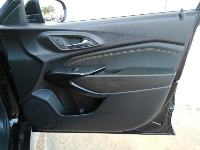 Used 2026 Chevrolet Trax LT w/ Sunroof Package FWD image 17