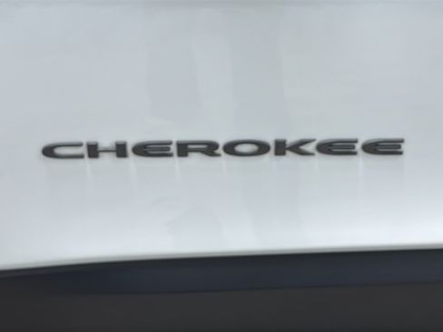Used 2022 Jeep Cherokee Trailhawk w/ Trailer Tow Group AWD/4WD image 37