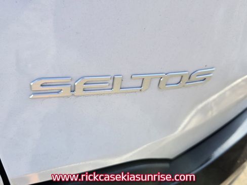 Used 2025 Kia Seltos EX FWD image 7