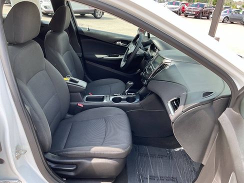 Used 2017 Chevrolet Cruze LT w/ Convenience Package FWD image 37