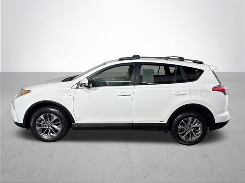 Used 2018 Toyota RAV4 LE AWD/4WD image 9