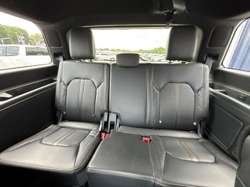 Used 2024 Ford Expedition Platinum AWD/4WD image 27