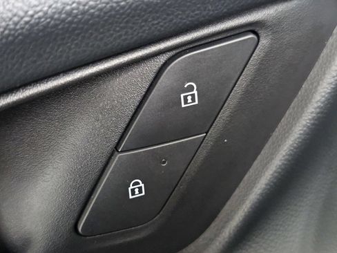 Used 2025 Chevrolet Equinox LT w/ Safety and Technology Package FWD image 26