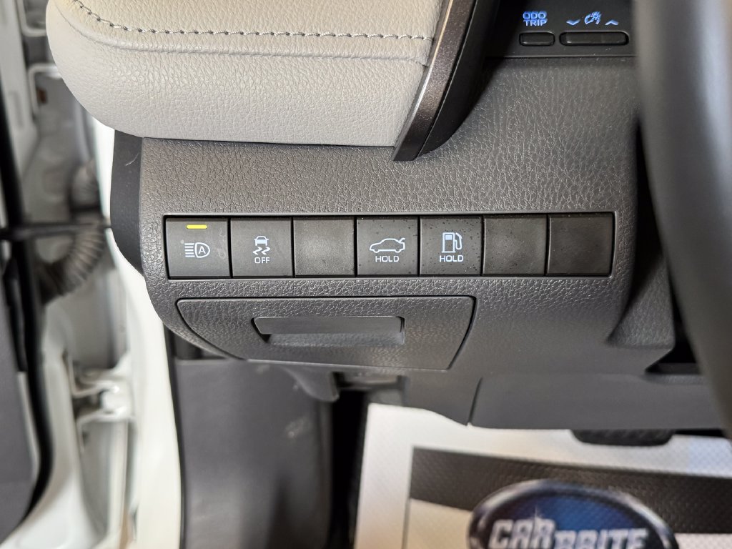 Used 2019 Toyota Camry XLE w/ Navigation Package FWD image 18
