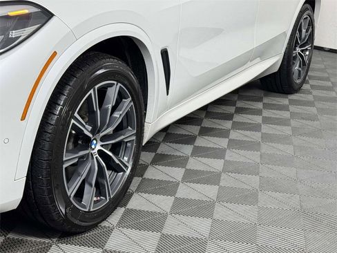 Used 2022 BMW X5 xDrive40i w/ M Sport Package image 13