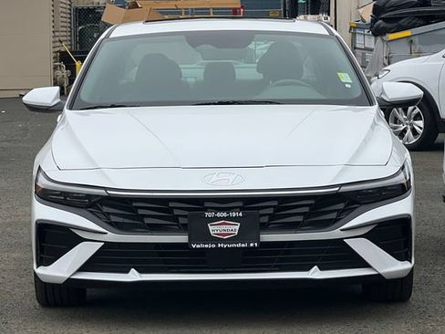 Used 2025 Hyundai Elantra SEL FWD image 11