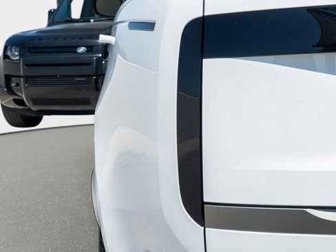 New 2025 Land Rover Range Rover SE image 8