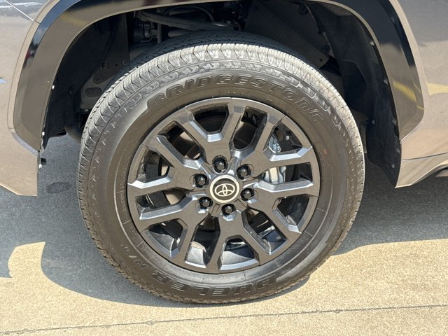 Used 2024 Toyota Tundra Platinum AWD/4WD image 10