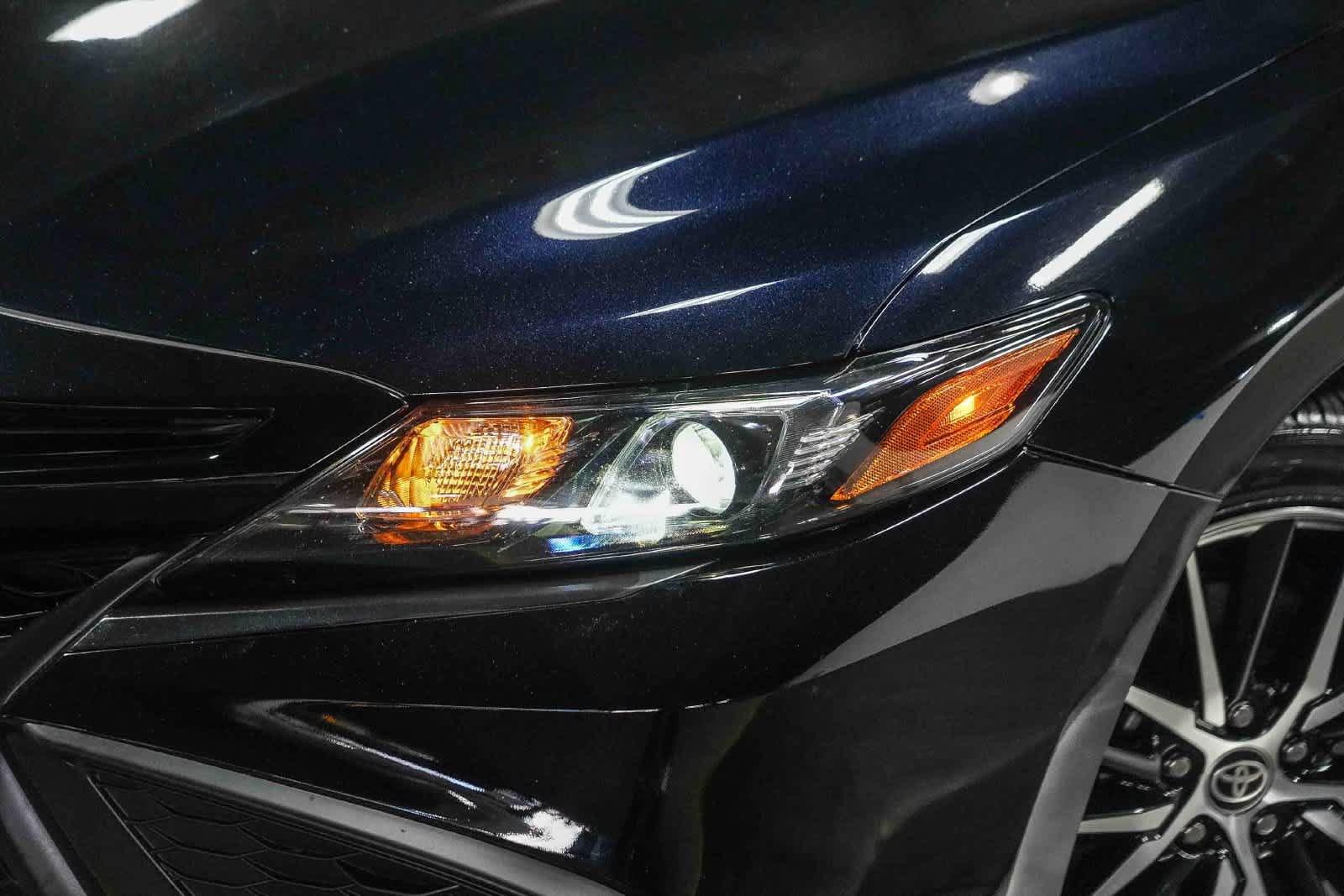 Certified 2022 Toyota Camry SE FWD image 3