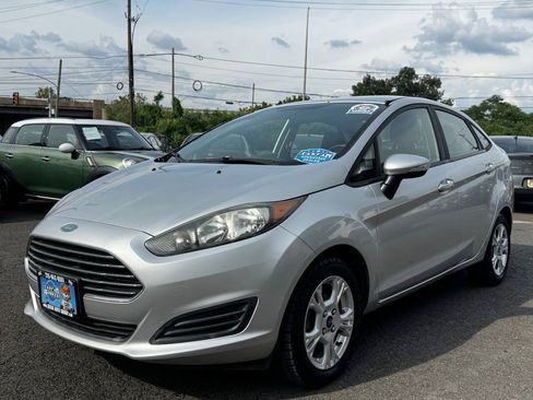 Used 2016 Ford Fiesta SE FWD image 2