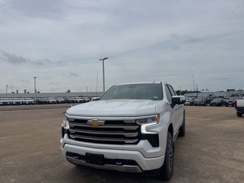 Used 2023 Chevrolet Silverado 1500 High Country w/ Technology Package AWD/4WD image 6