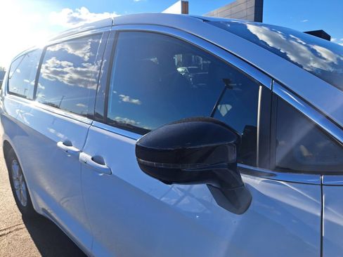 New 2026 Chrysler Pacifica Select FWD image 35