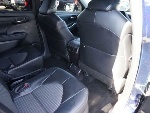 Used 2022 Toyota Highlander XSE AWD/4WD image 17