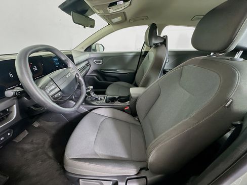 Used 2025 Kia K4 LXS image 13