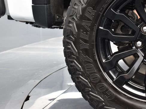 Used 2023 GMC Sierra 1500 AT4X image 44