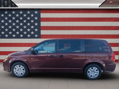 Used 2019 Dodge Grand Caravan SE w/ UConnect Hands-Free Group