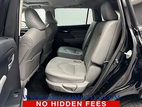 Used 2021 Toyota Highlander XLE image 15