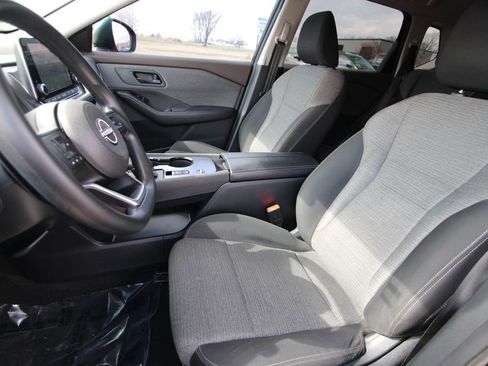 Used 2022 Nissan Rogue S image 6