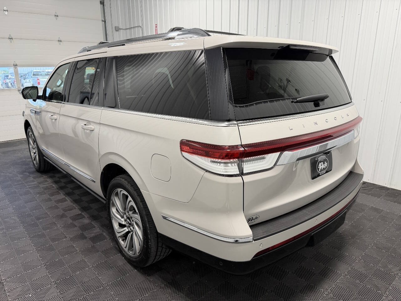 Used 2022 Lincoln Navigator L Reserve AWD/4WD image 13
