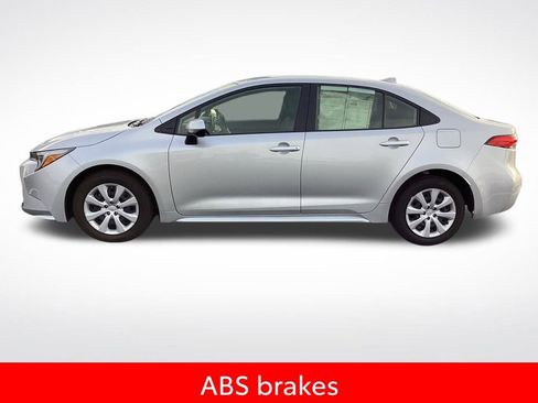 Used 2025 Toyota Corolla LE image 6