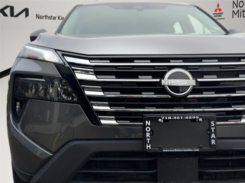 Used 2024 Nissan Rogue SV image 30