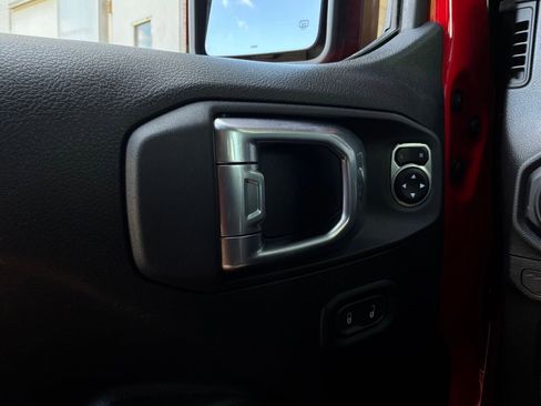Used 2025 Jeep Wrangler Unlimited Sport AWD/4WD image 16
