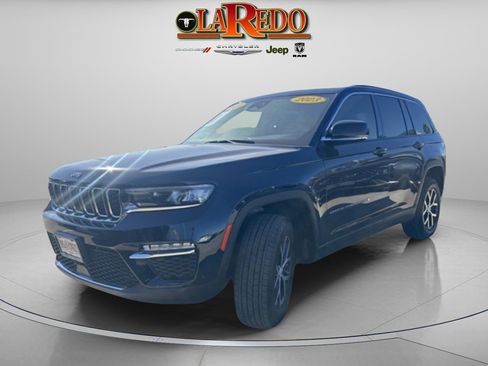 Used 2023 Jeep Grand Cherokee Limited image 3