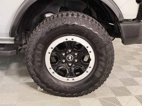 Used 2023 Ford Bronco Outer Banks w/ Sasquatch Package AWD/4WD image 19