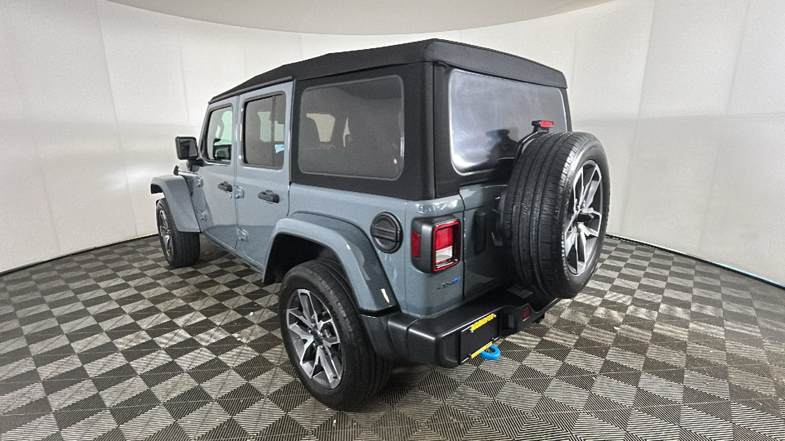 Used 2024 Jeep Wrangler Unlimited AWD/4WD image 5