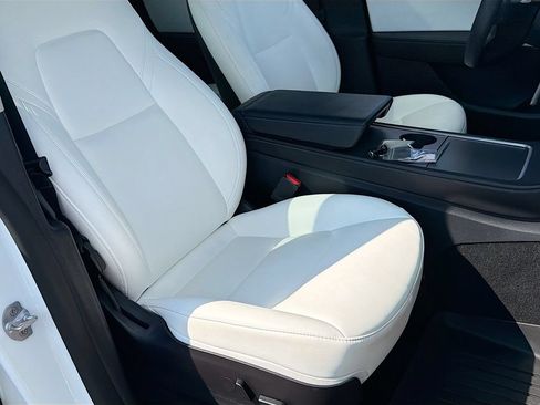 Used 2021 Tesla Model Y Long Range AWD/4WD image 22