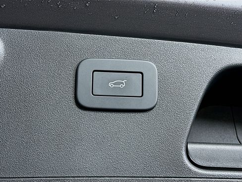 Used 2024 Jaguar E-PACE R-Dynamic SE image 29