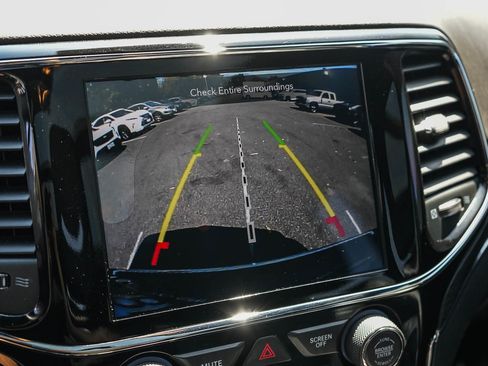 Used 2020 Jeep Grand Cherokee Overland RWD image 23