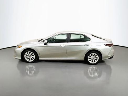 Used 2022 Toyota Camry LE image 4